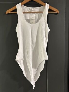 Good American White Ribbed Scoop Neck Bodysuit